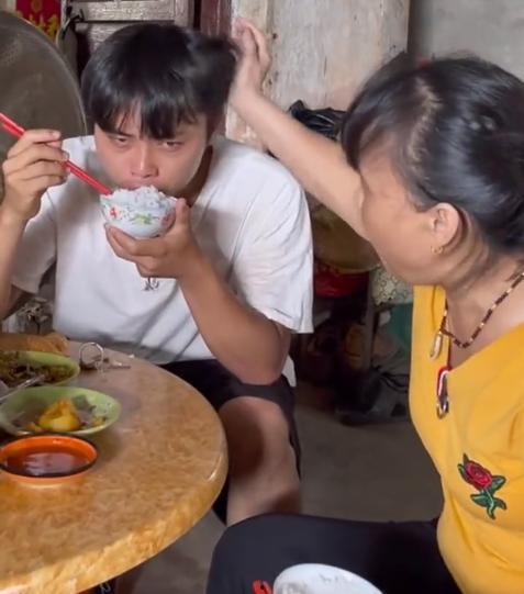 外卖哥海扬邻居爆料视频,揭秘外卖哥海扬的日常生活片段 第1张 外卖哥海扬邻居爆料视频,揭秘外卖哥海扬的日常生活片段 第1张